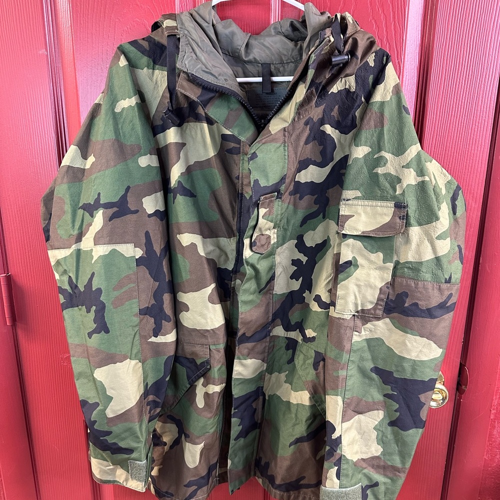 US Army Military Woodland Camo Parka Cold Weather Jacket Large Regular.